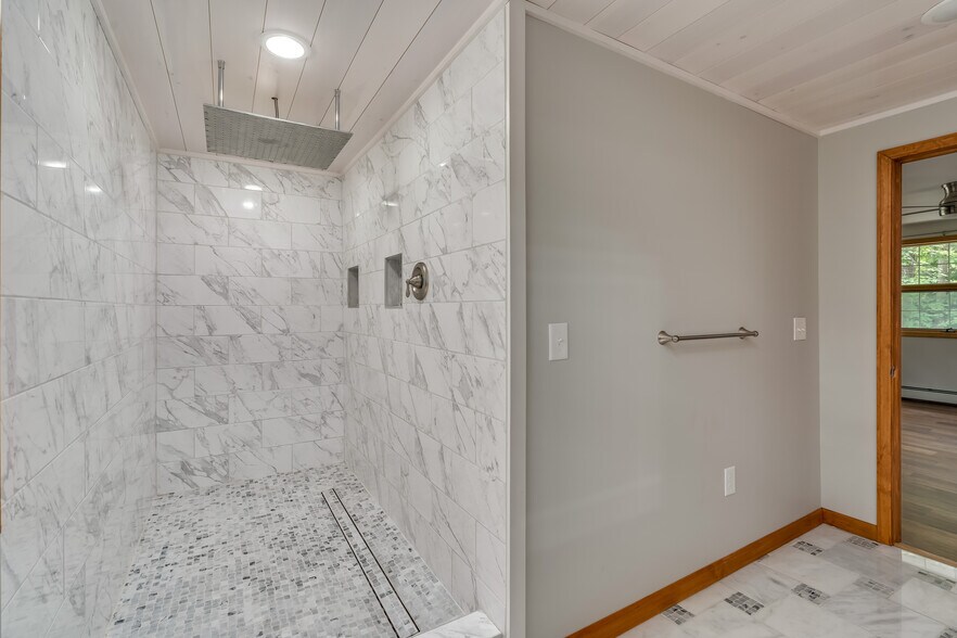 2nd Floor Master Bath - 108 Stafford Dr