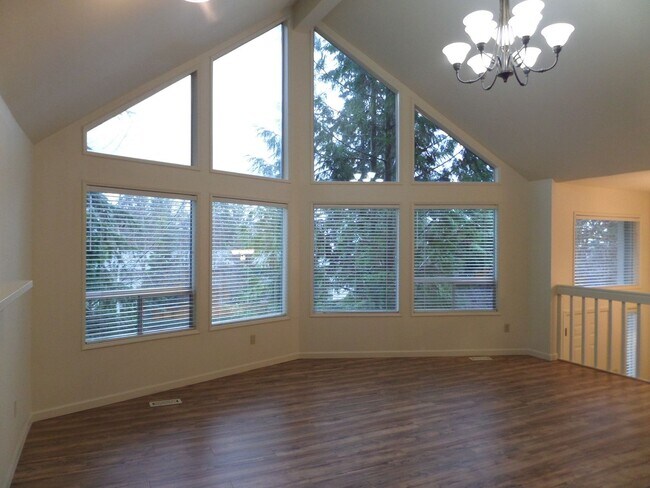 Building Photo - Fantastic HUGE Remodeled 4 Bedroom Home Wi...