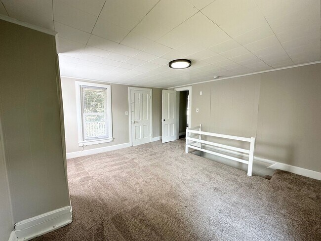 Building Photo - 125 Emig St