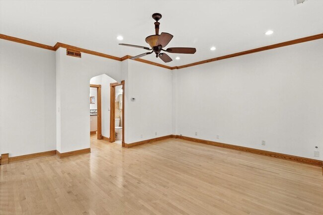 Building Photo - 911 N Fairfield Ave