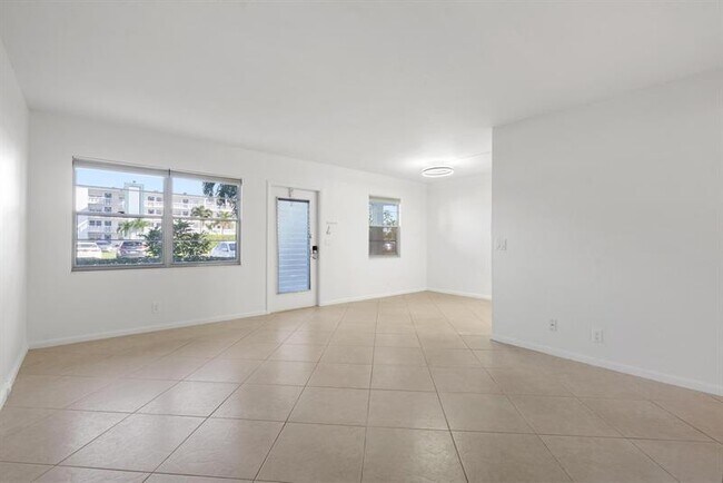 Building Photo - 1056 Exeter