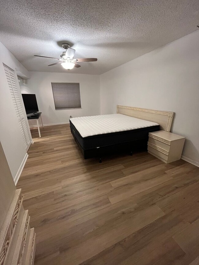 Building Photo - Newly Renovated 1/1 in Poppleton Creek--Partially furnished