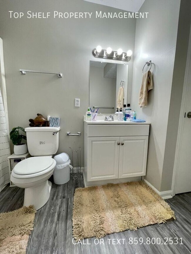 Building Photo - 2 Bedroom Condo Off Alumni!