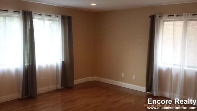 Building Photo - 276 Chestnut Hill Ave