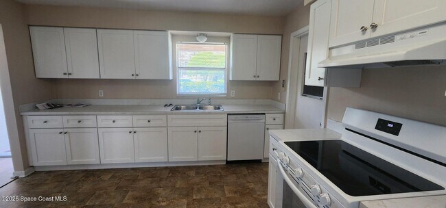 Building Photo - 1003 Coronado Dr