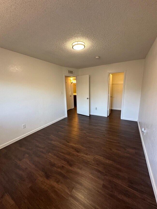 Building Photo - 1409 W Fairmont Ave