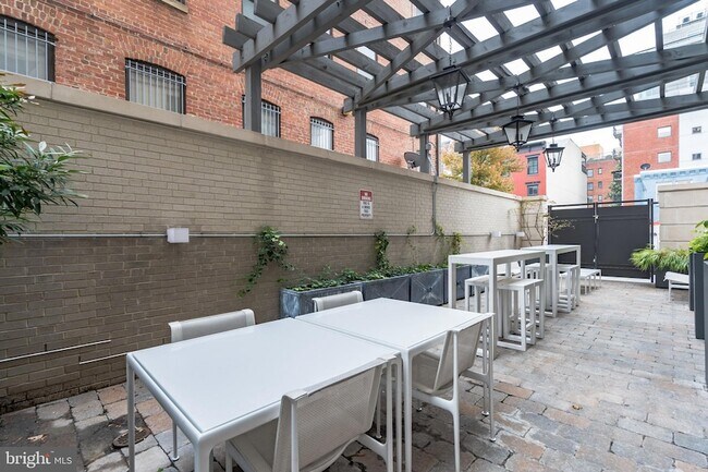 Building Photo - 1011 M St NW