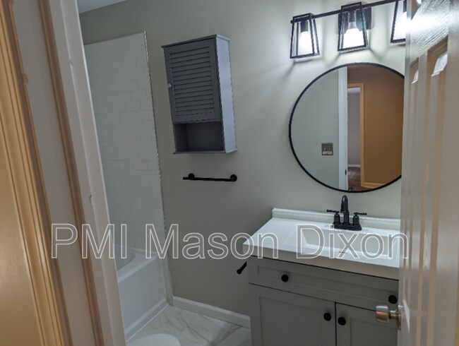 Building Photo - 944 Fern Trail