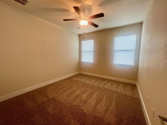 Building Photo - Fabulous Townhome Located minutes to Gruene and Downtown New Braunfels!