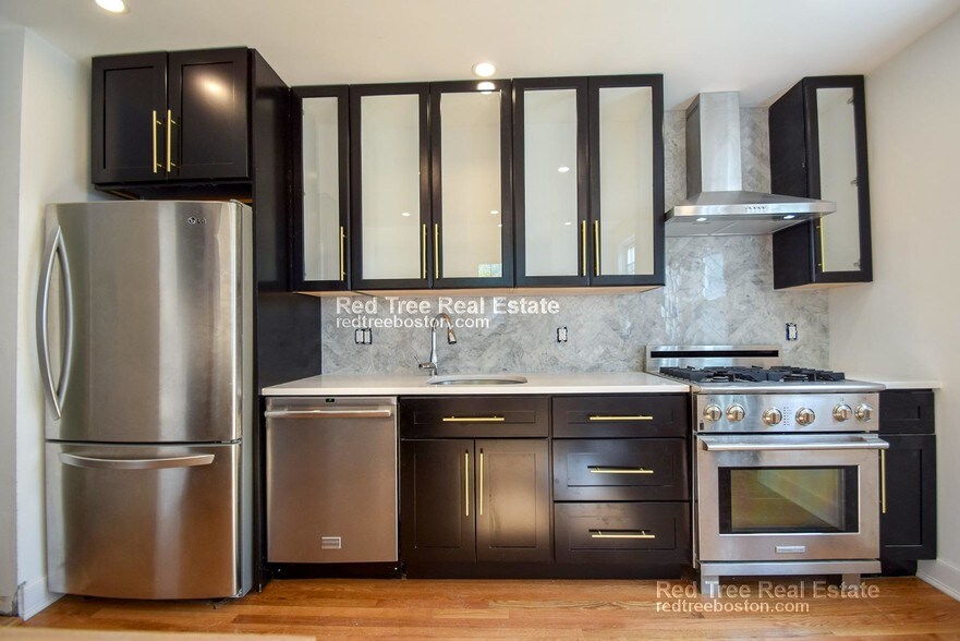 Building Photo - 34 Cedar St