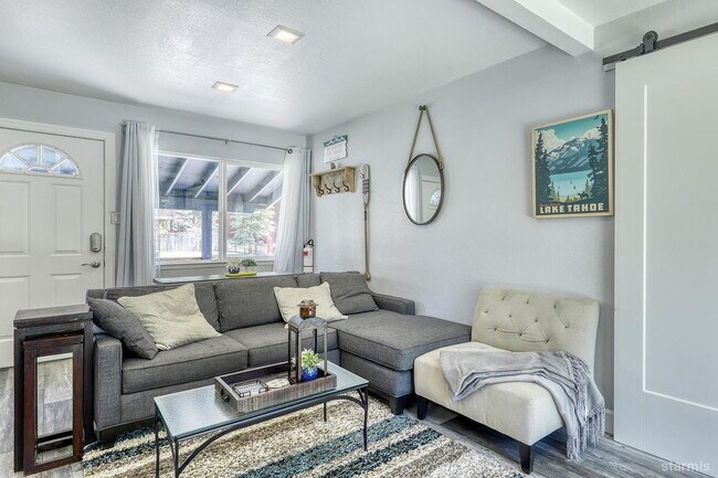 Building Photo - Single Family Home For Rent