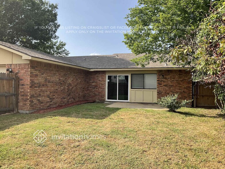 Building Photo - 9114 Vagas Dr