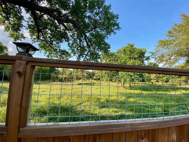Building Photo - 4007 Hunter's Ridge Dr