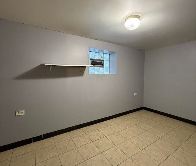 Building Photo - 5438 S Washtenaw Ave.