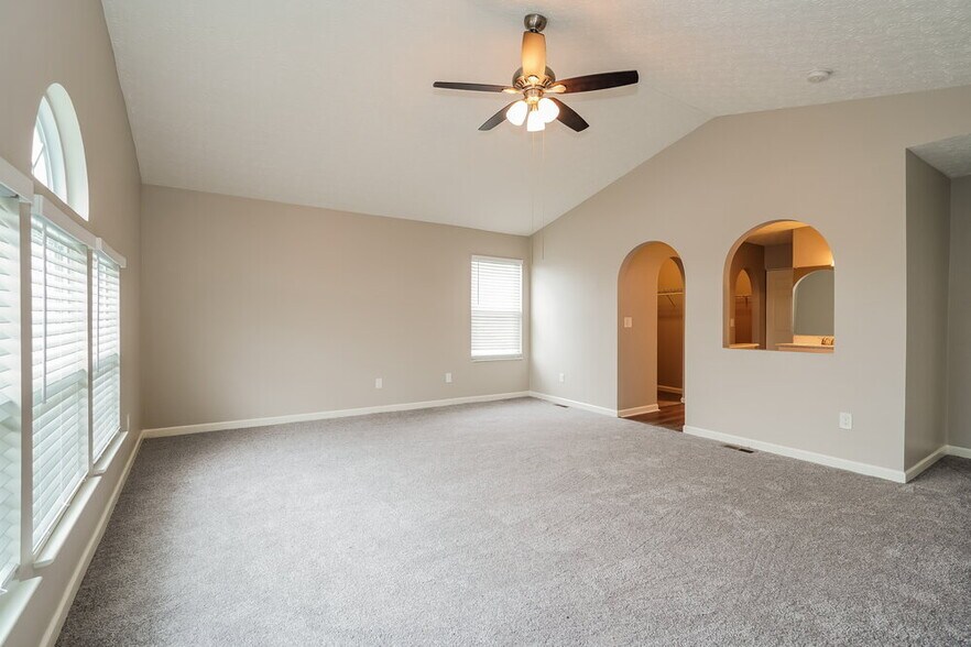 Building Photo - 5271 Gobel Dr