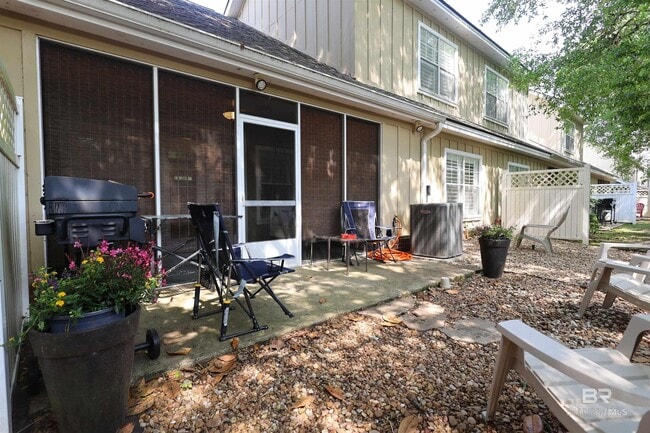Building Photo - 430 W Fort Morgan Rd