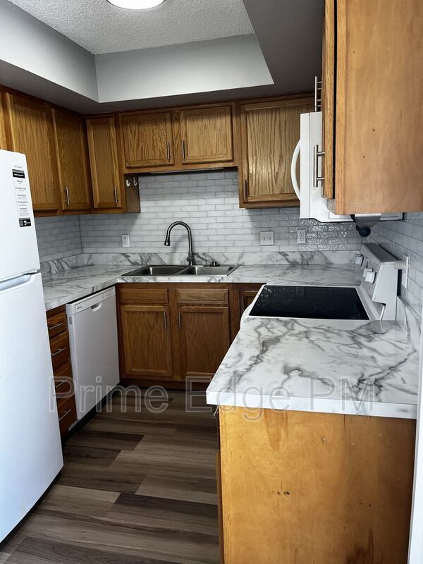 Building Photo - 6235 Holdrege-B6