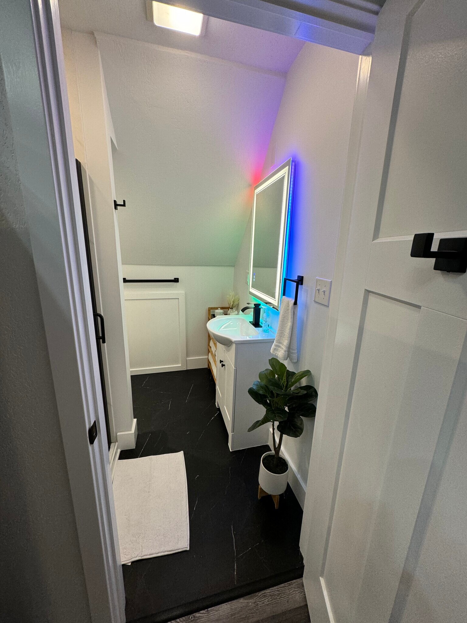 Apt 3 Studio - 664 New Castle Road