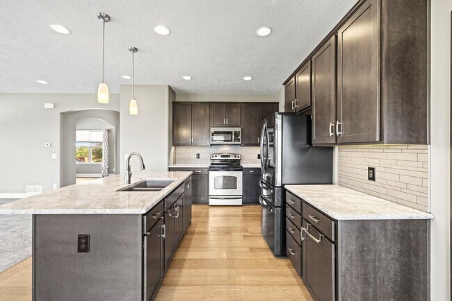 Building Photo - AVAILABLE NOW!