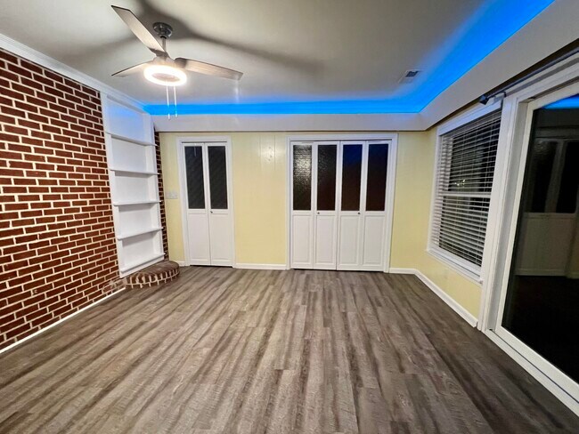 Building Photo - 2110 Croydon Dr