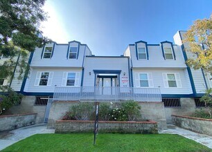 Building Photo - 1611 S Bundy Dr