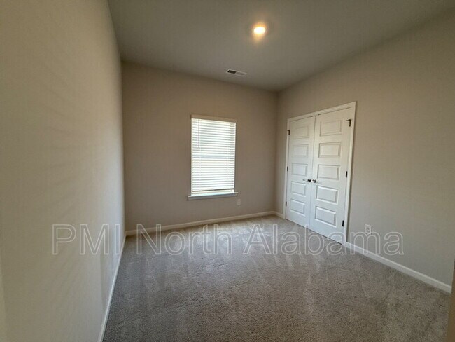 Building Photo - 280 Shangrila Wy