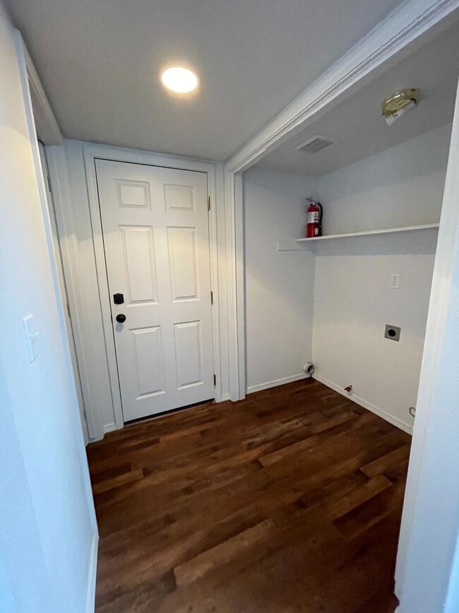 Building Photo - COMING SOON!!! 3 Bedroom 2.5 Bath Home