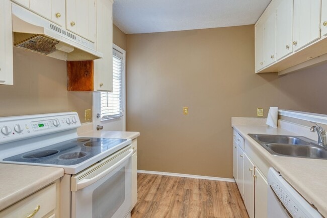 Building Photo - 802 Rachels View