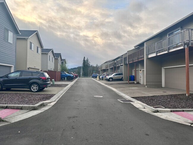 Building Photo - Modern 3-Bedroom 2.5 Bath Single Family Home in Gresham!