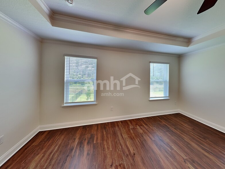 Building Photo - 329 Banyan Frst Dr