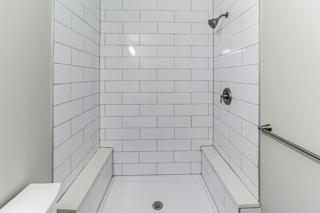 Building Photo - 487 Fort Hill Cir