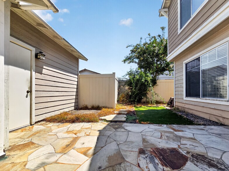Backyard - 1065 E Broadway