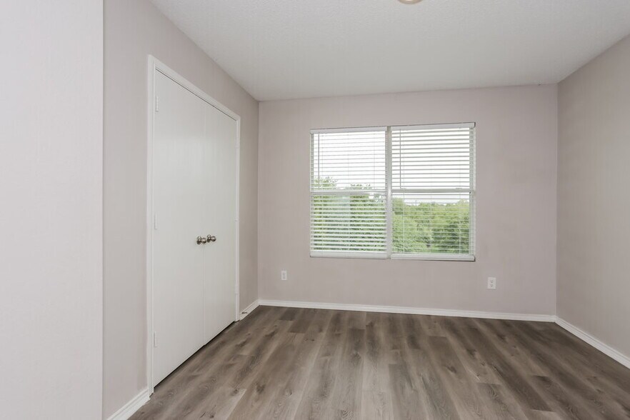 Building Photo - 907 Blue Sky Dr