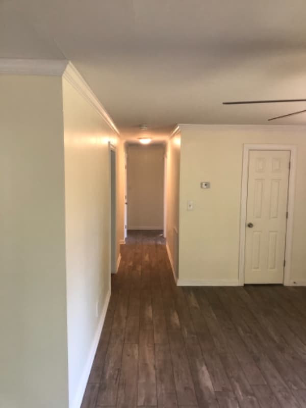 Building Photo - 406 Forest Cir