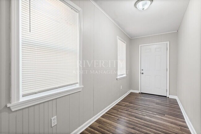 Building Photo - 3240 Boxdale St