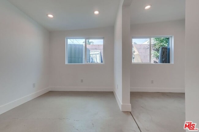 Building Photo - 1151 S Highland Ave