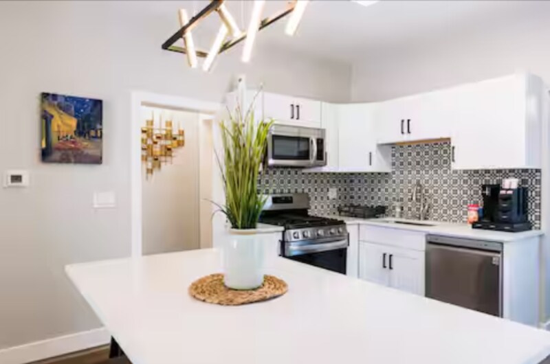 Building Photo - 814 W Arapahoe Ave