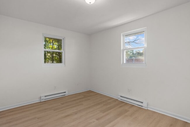 Building Photo - 2000 Flower Ln