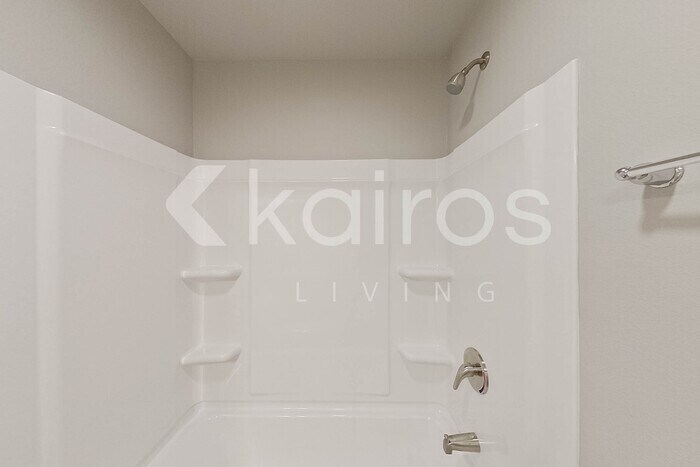Building Photo - 13790 Pinyon Dr