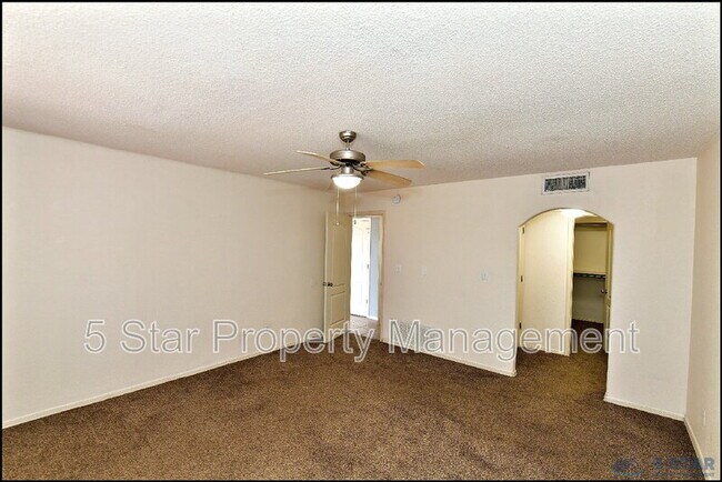 Building Photo - 6372 Franklin Ridge Dr
