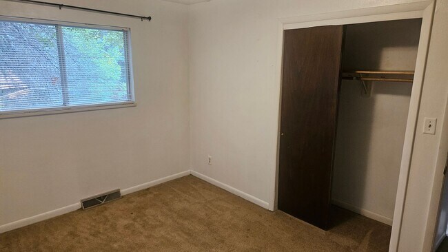 Building Photo - Cute 3 Bedroom Home Minutes from CSU