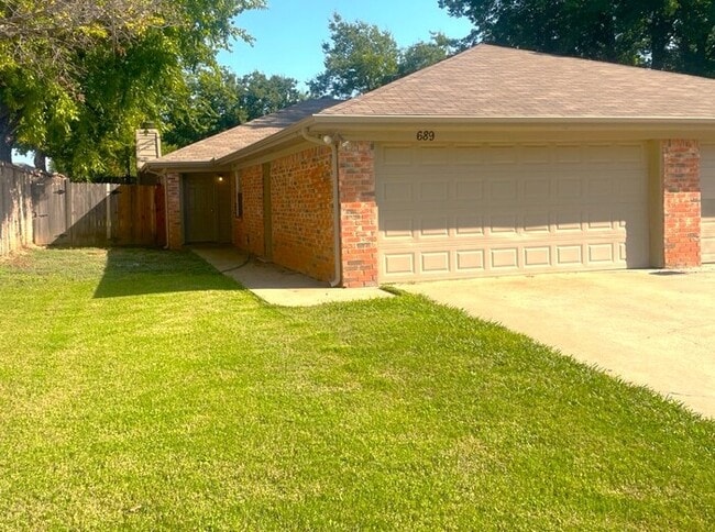 Primary Photo - Duplex 2/2 with 2 car garage pre-leasing i...