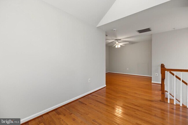 Building Photo - 5256 Bessley Pl