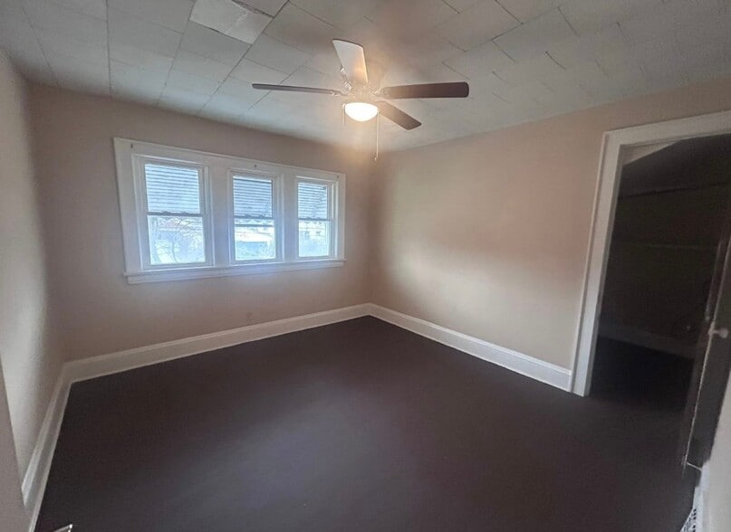 Building Photo - 9501 Rosewood Ave