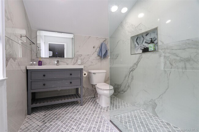 Building Photo - 35 Old Pond Rd