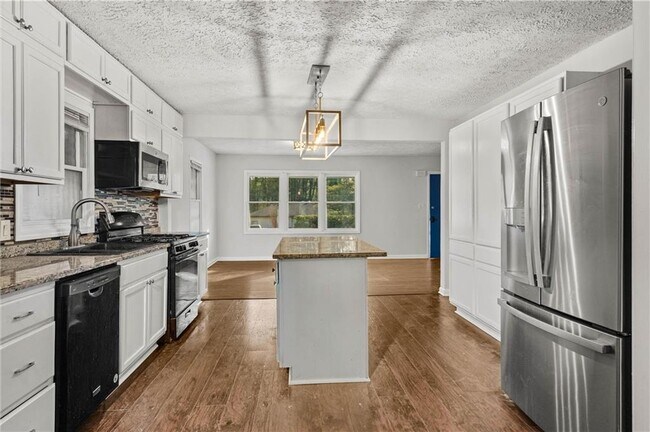 Building Photo - 2634 Birch St