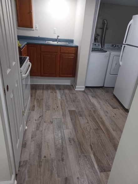 Building Photo - 5600 White Oak Dr