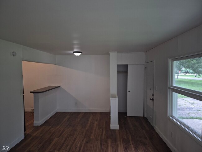 Building Photo - 2725 Kristen Dr W