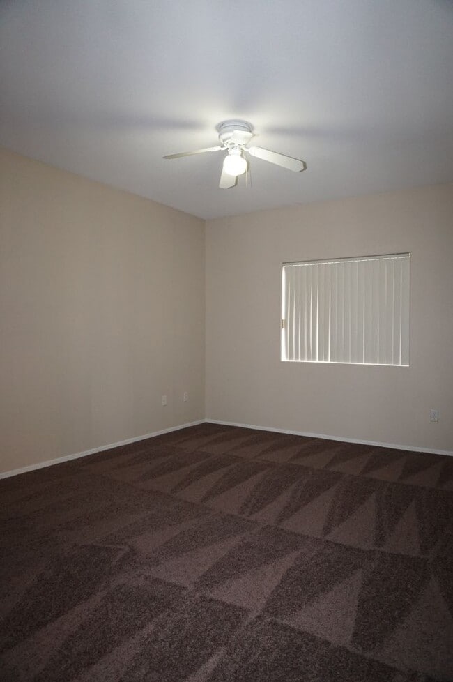 Building Photo - Amazing 2 BD 2 BA Condo in a Gated Community