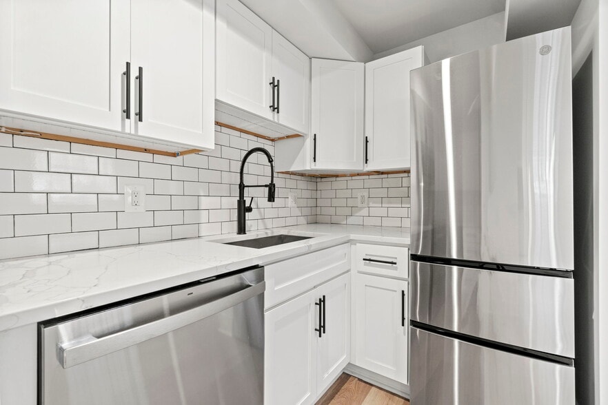 Building Photo - 2753 Macomb St NW